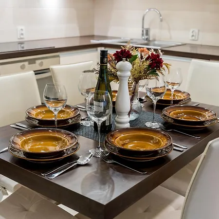 Old Town - 57m2, Balcony - By Rentujemy Апартаменты Познань