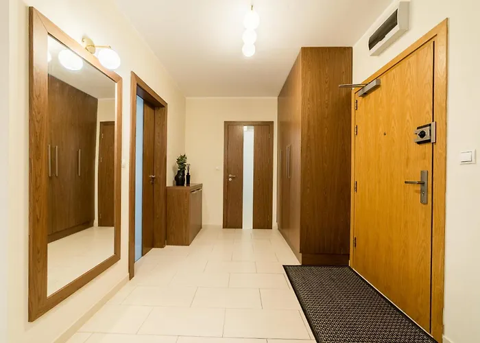 Old Town - 57m2, Balcony - By Rentujemy شقة بوزنان